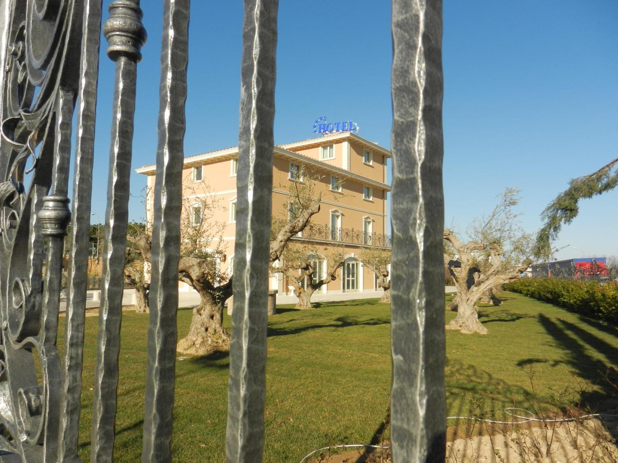 Hotel Villa Michelangelo Citta Sant'Angelo Bagian luar foto