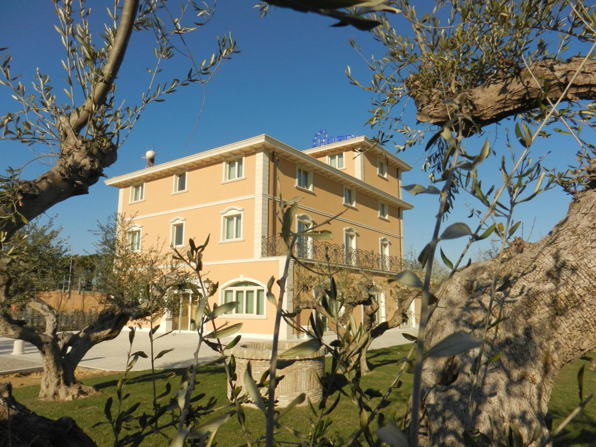 Hotel Villa Michelangelo Citta Sant'Angelo Bagian luar foto